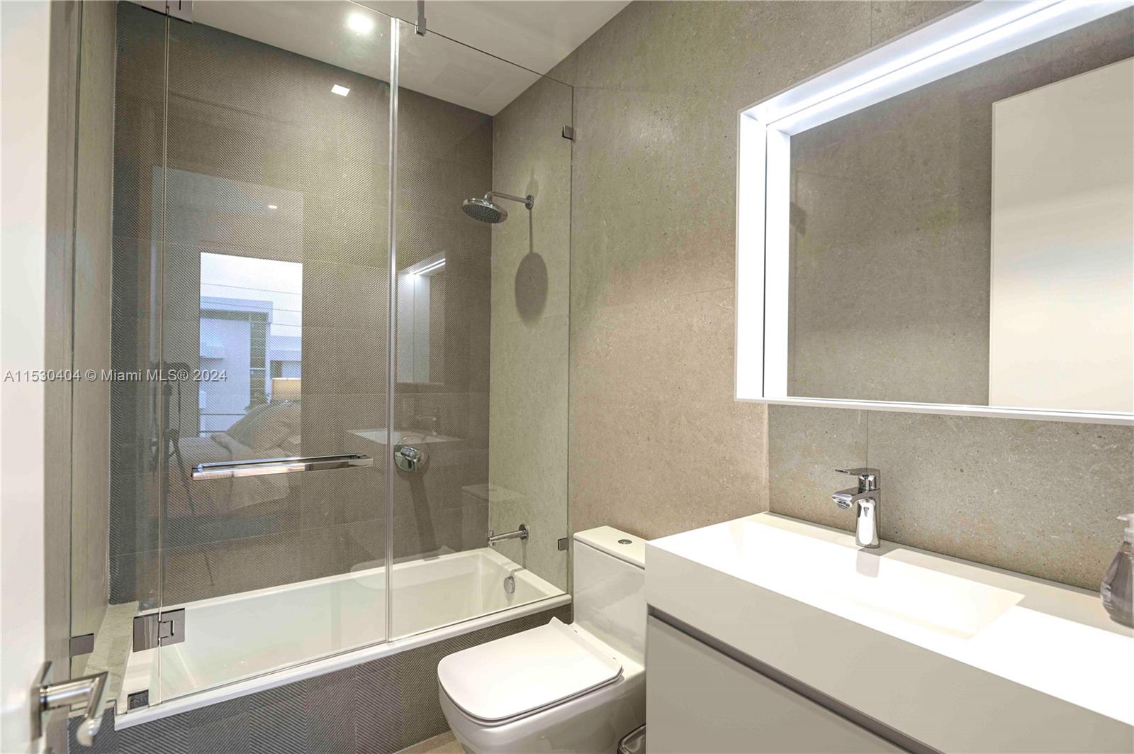 LAUDERDALE HARBORS SECTIO - Residential Lease