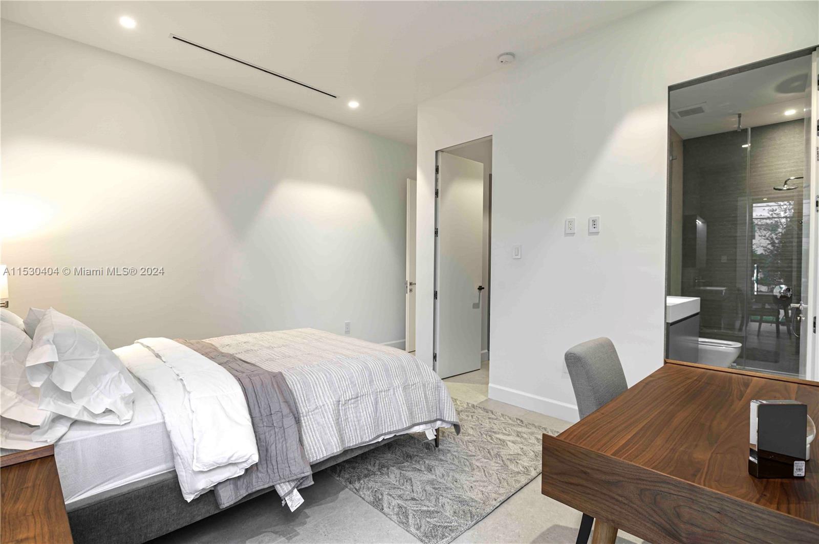 LAUDERDALE HARBORS SECTIO - Residential Lease
