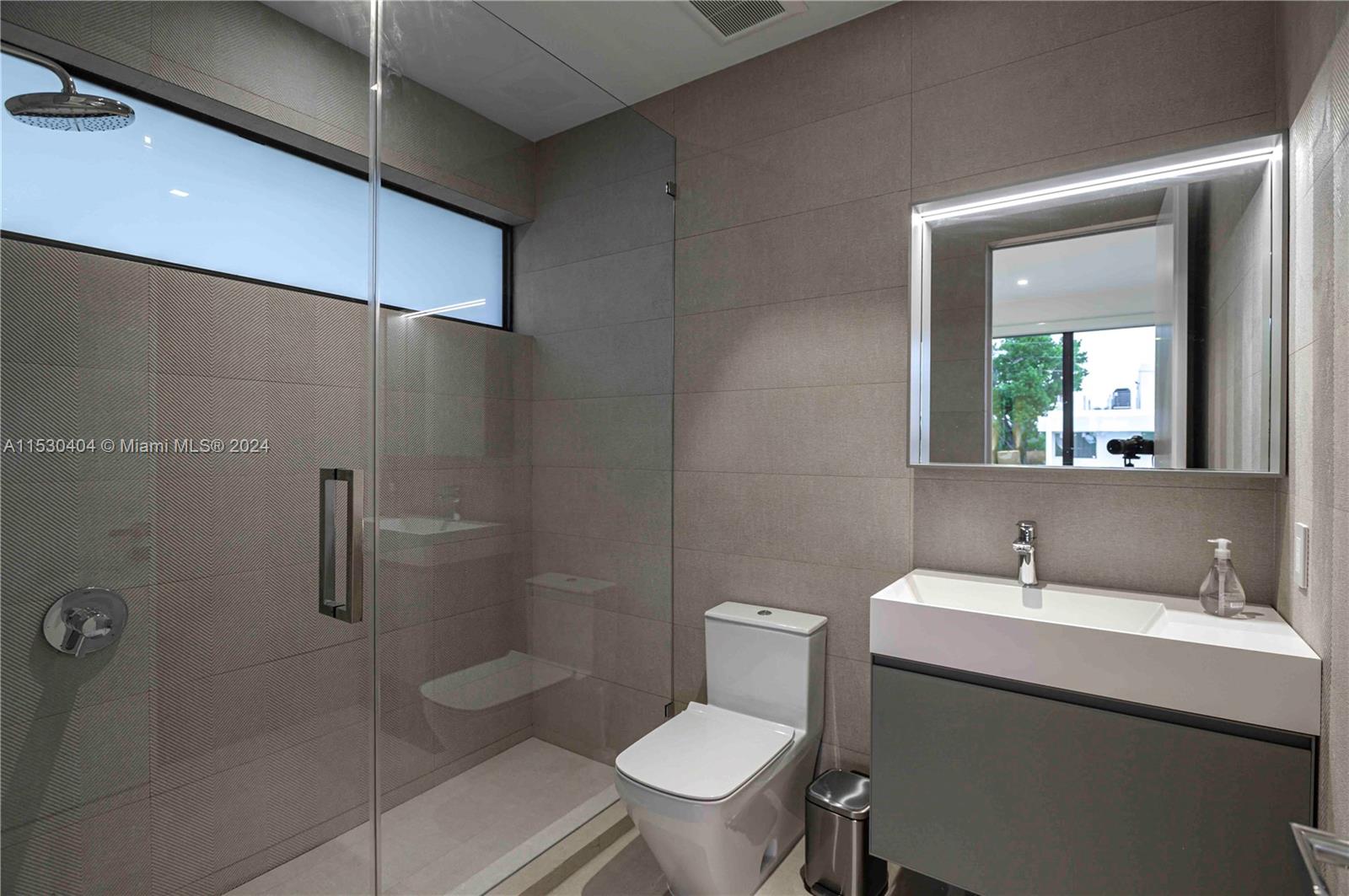 LAUDERDALE HARBORS SECTIO - Residential Lease