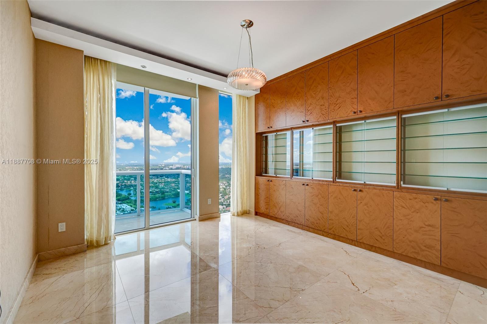 Trump Hollywood - Residential