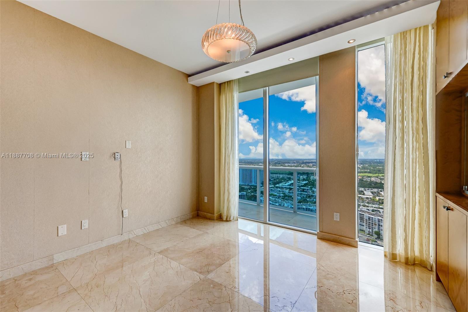 Trump Hollywood - Residential