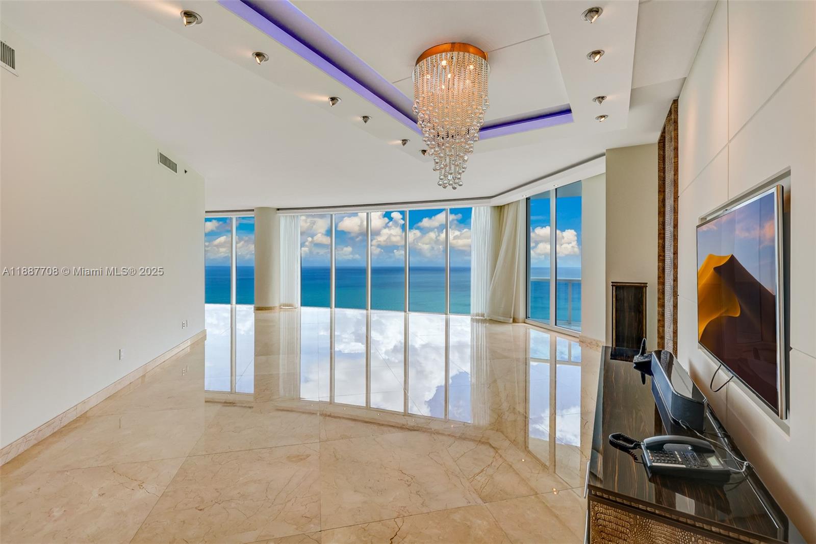 Trump Hollywood - Residential