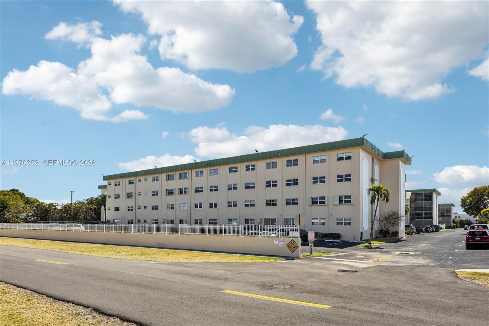 HAMPTON GARDENS 3 CONDO - Residential