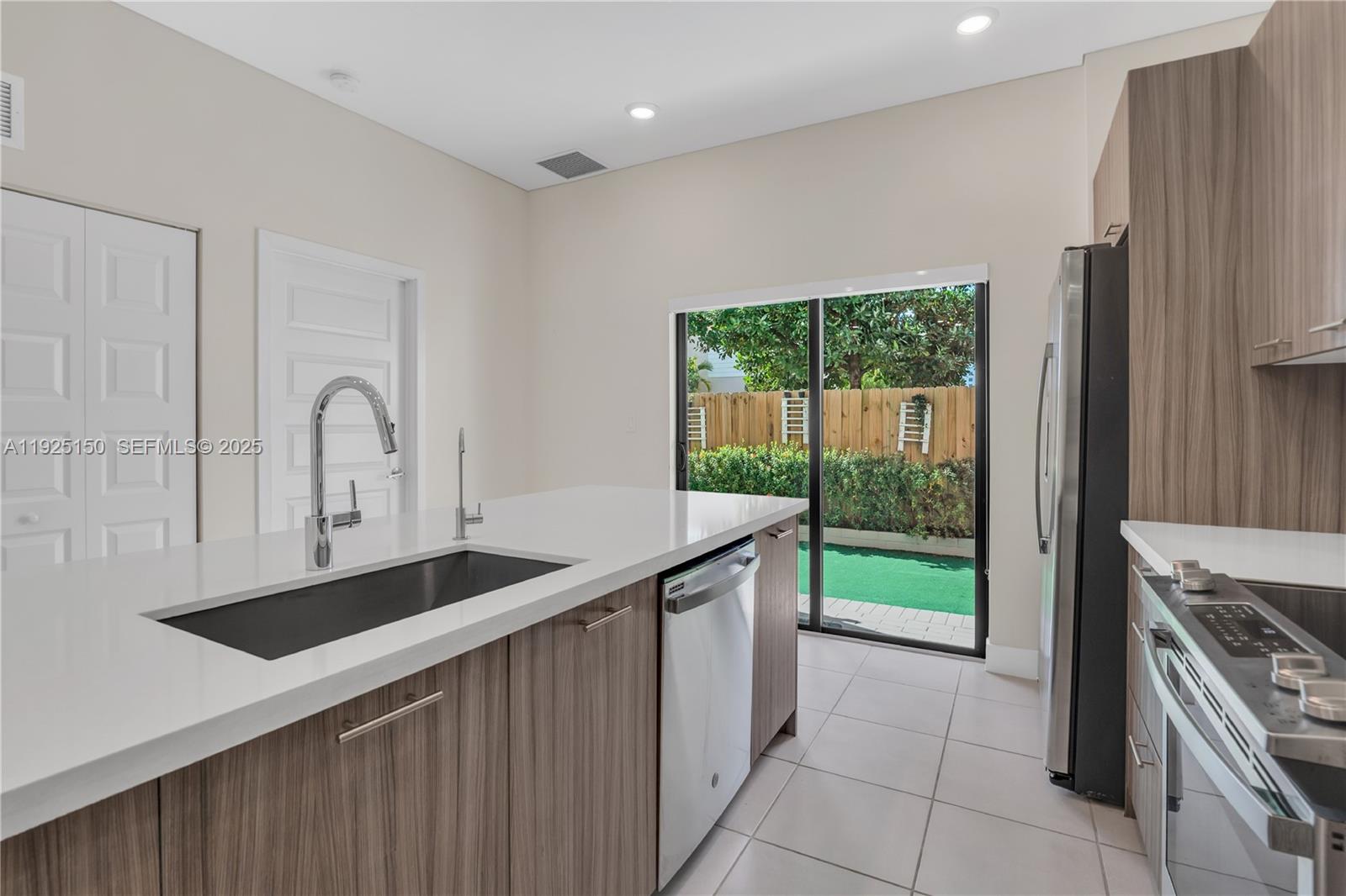 APEX AT PARK CENTRAL COND - Residential