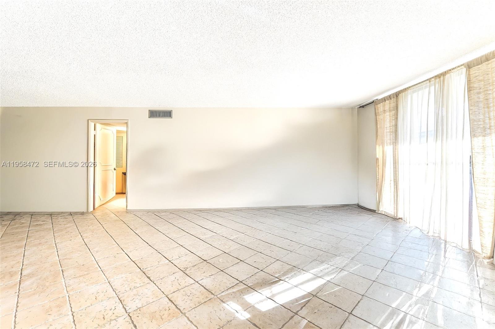 MAISON GRANDE CONDO - Residential