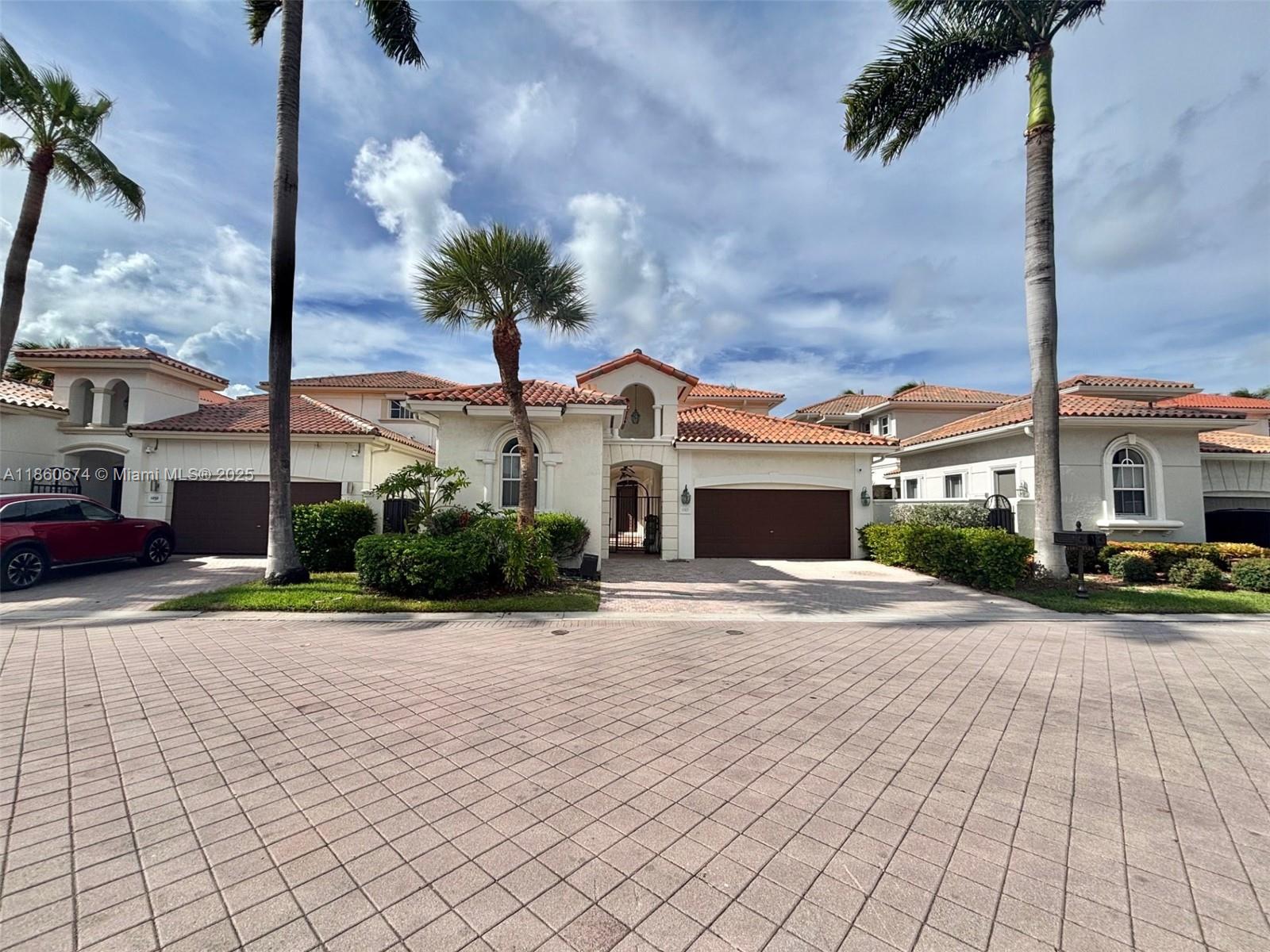 1141 Waterside Ln