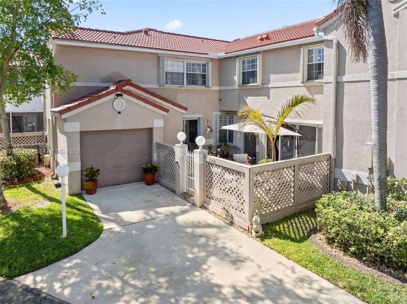 EMBASSY LAKES - Residential