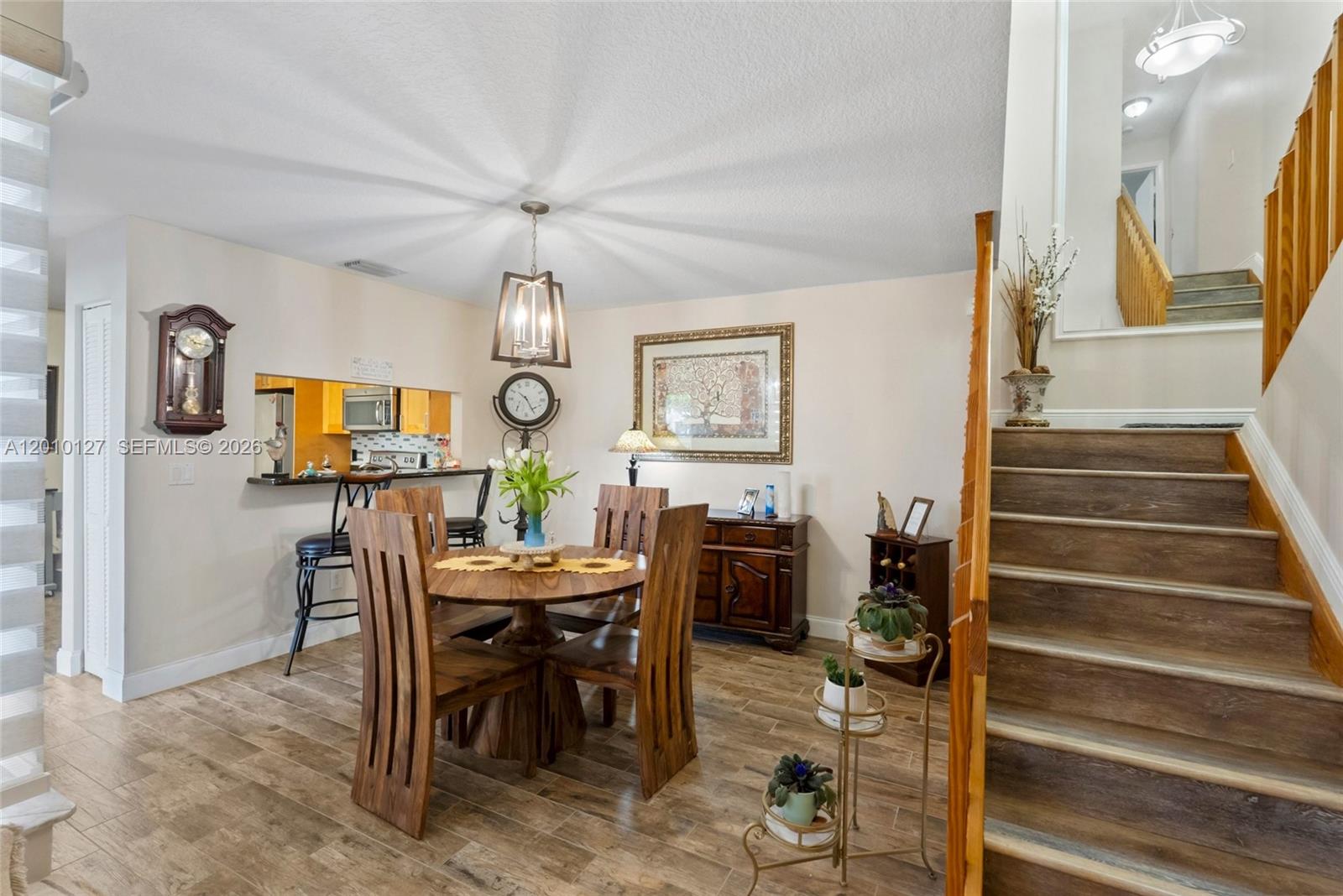 EMBASSY LAKES - Residential