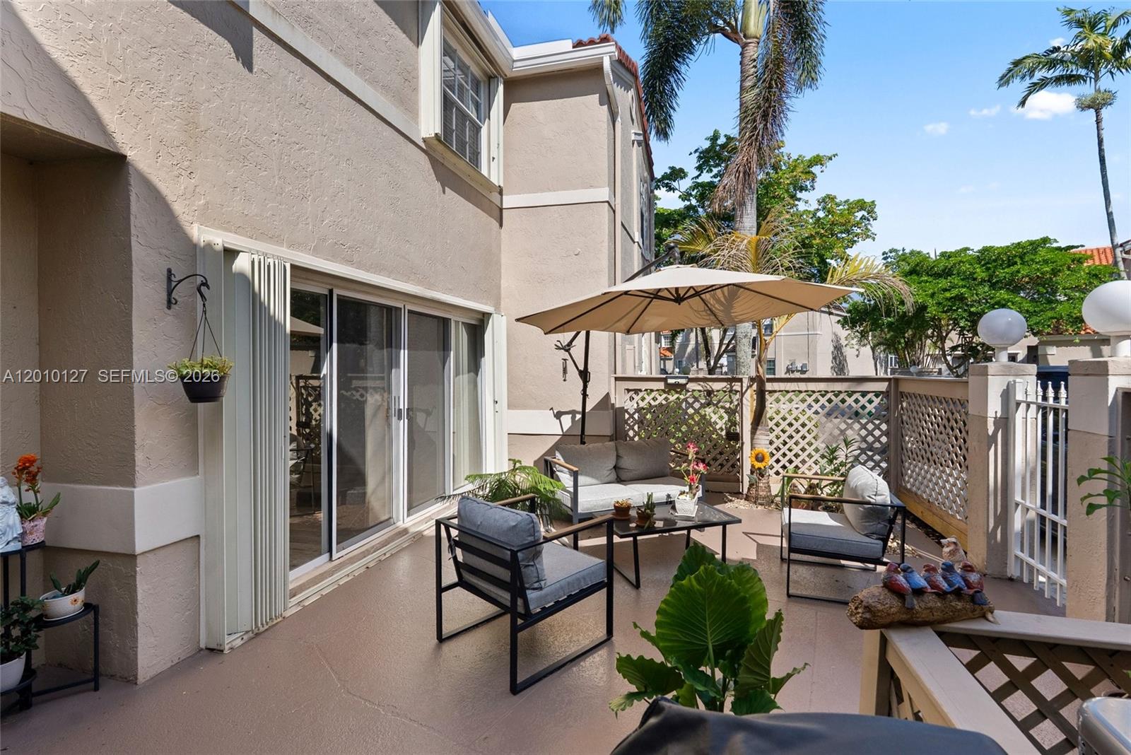 EMBASSY LAKES - Residential
