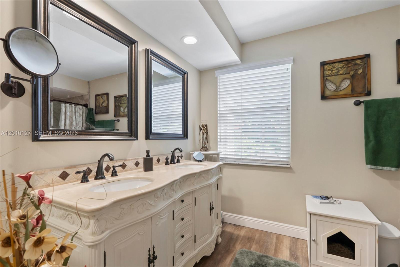 EMBASSY LAKES - Residential