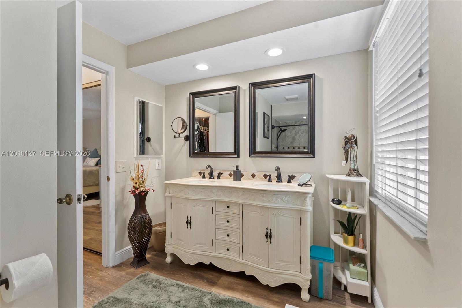 EMBASSY LAKES - Residential