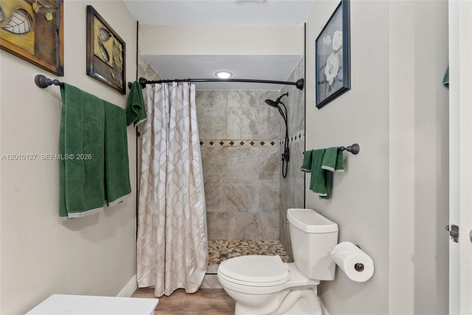 EMBASSY LAKES - Residential