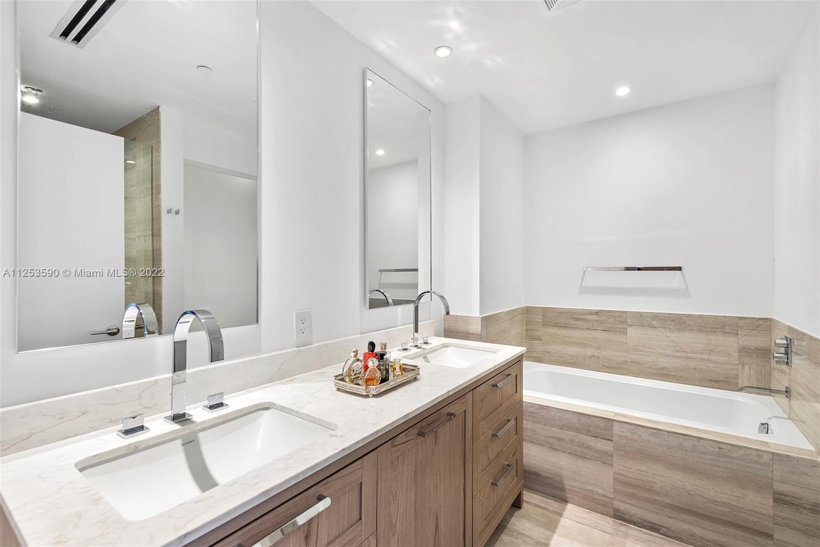 OCEANA KEY BISCAYNE CONDO - Residential