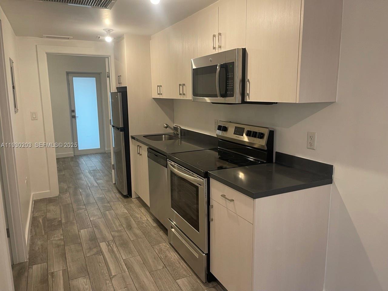 1035 EUCLID CONDO - Residential Lease