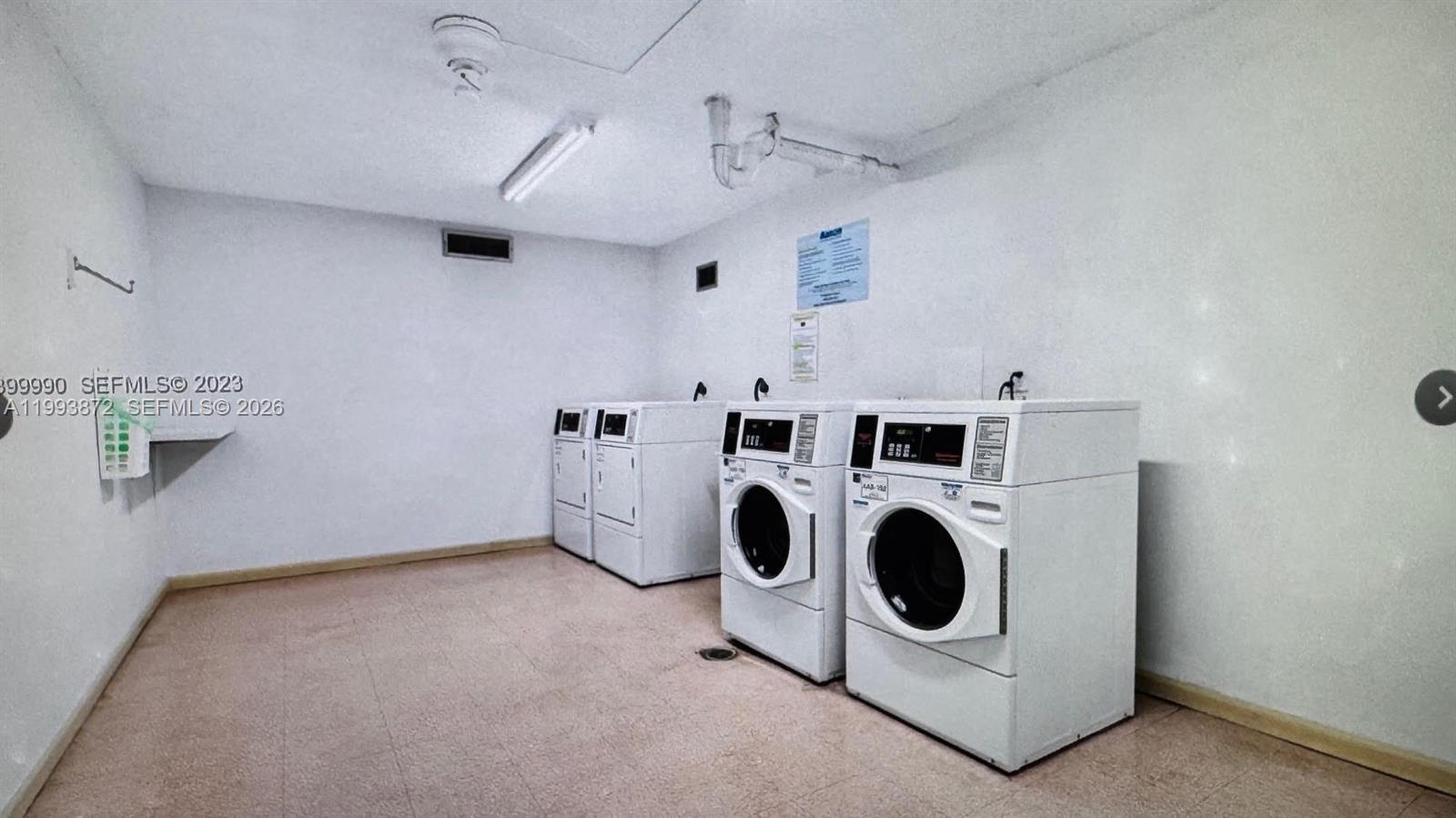 WINSTON TOWER 300 CONDO - Residential