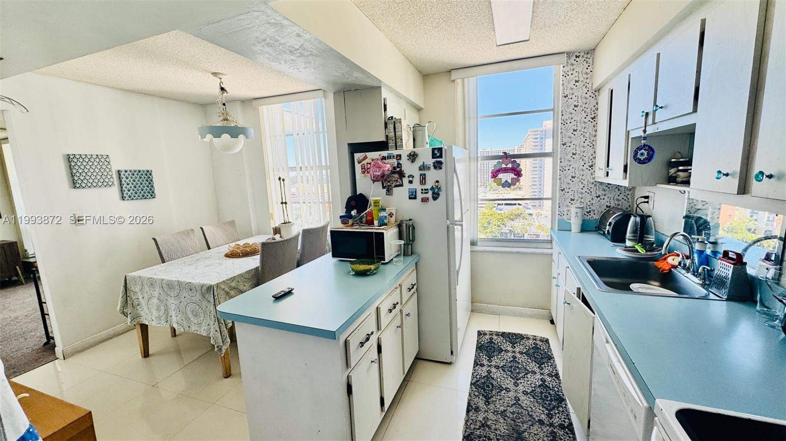 WINSTON TOWER 300 CONDO - Residential