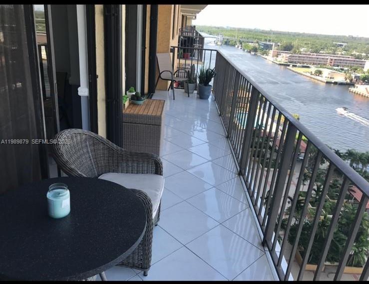 WINSTON TOWERS 700 CONDO - Residential