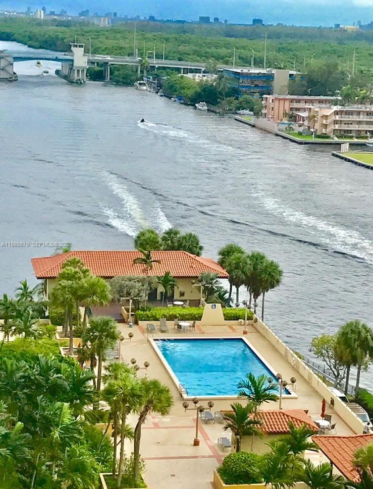 WINSTON TOWERS 700 CONDO - Residential