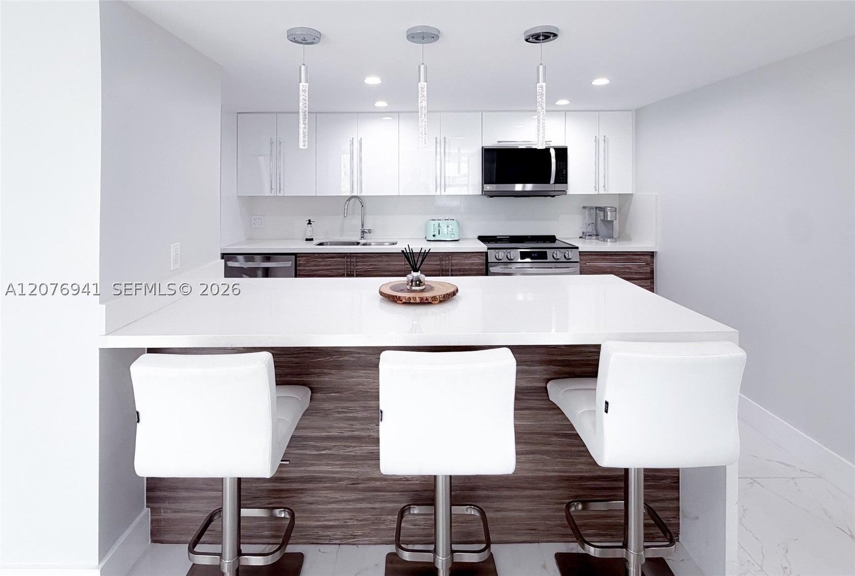 1800 Collins Ave 3H