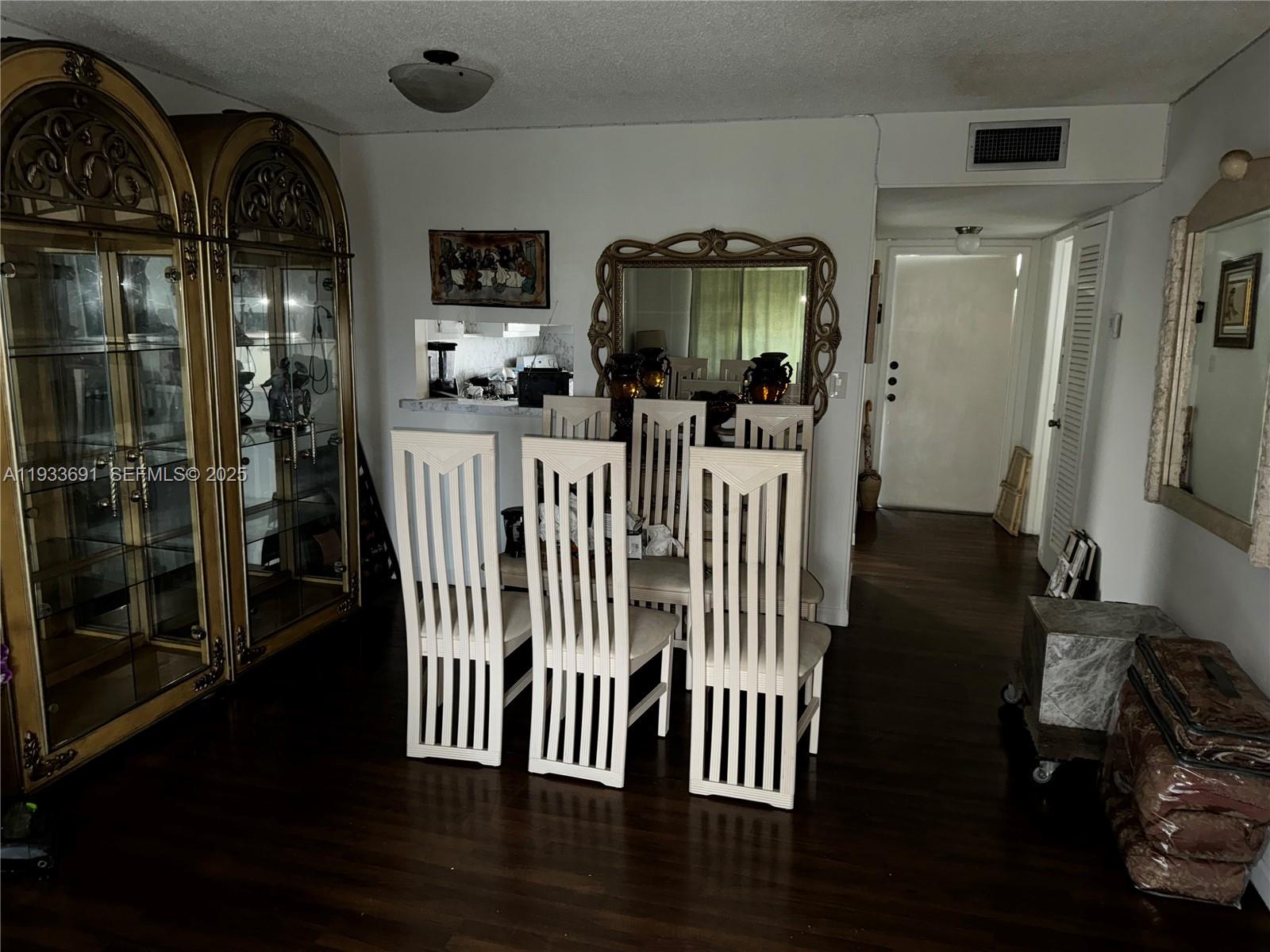 950 Hillcrest Dr 411