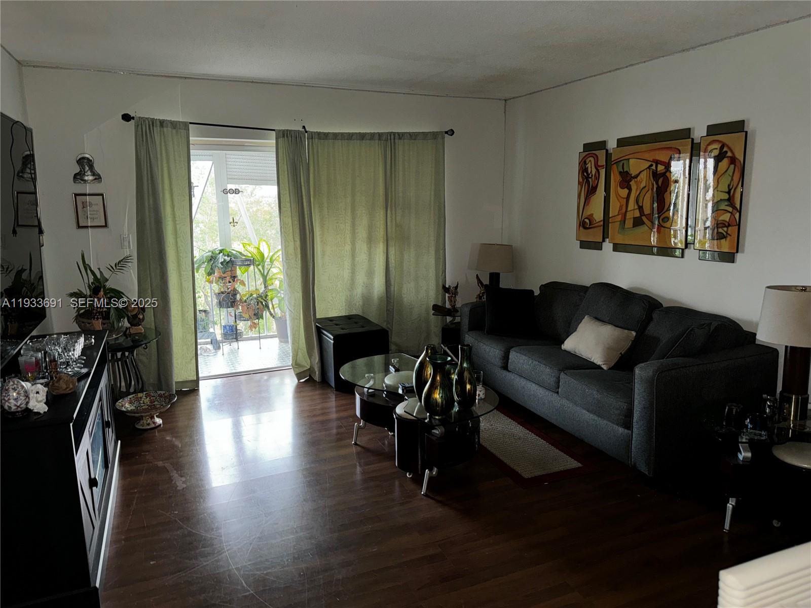 950 Hillcrest Dr 411