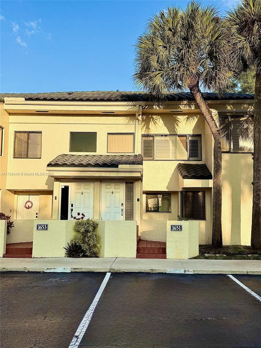 Beautifully updated and extremely cozy 1 bed - 1 bath in this highly desirable community of Parc Village - stainless steel appliances - wood floors throughout - granite countertops - shaker cabinets - skylight - washer and dryer in unit - screened balcony - community pool - great location.