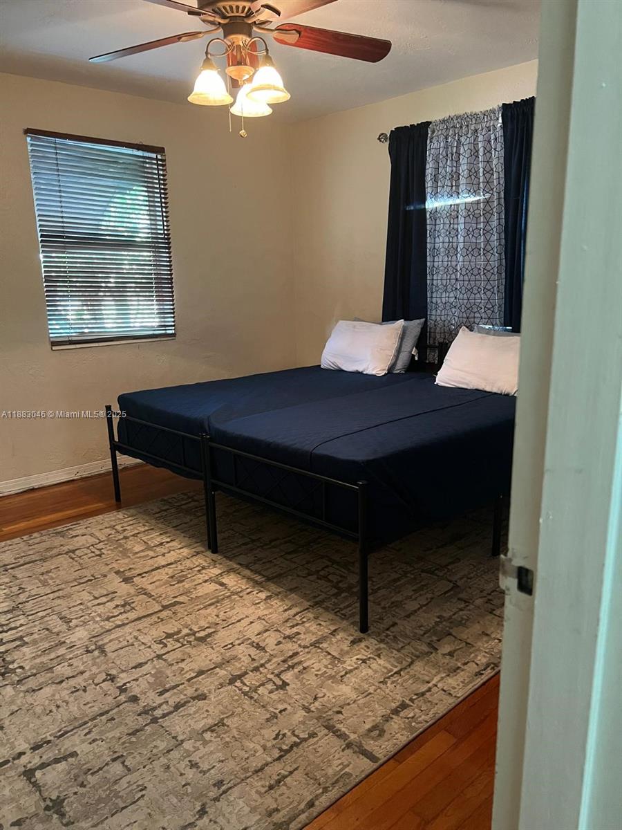 HOLLYWOOD LITTLE RANCHES - Residential