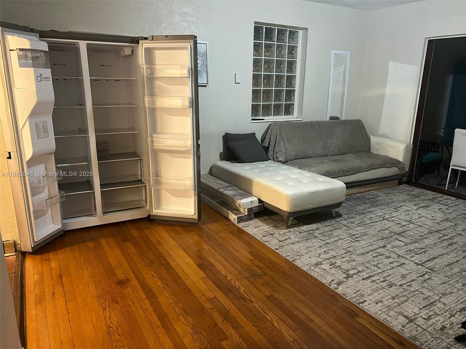 HOLLYWOOD LITTLE RANCHES - Residential