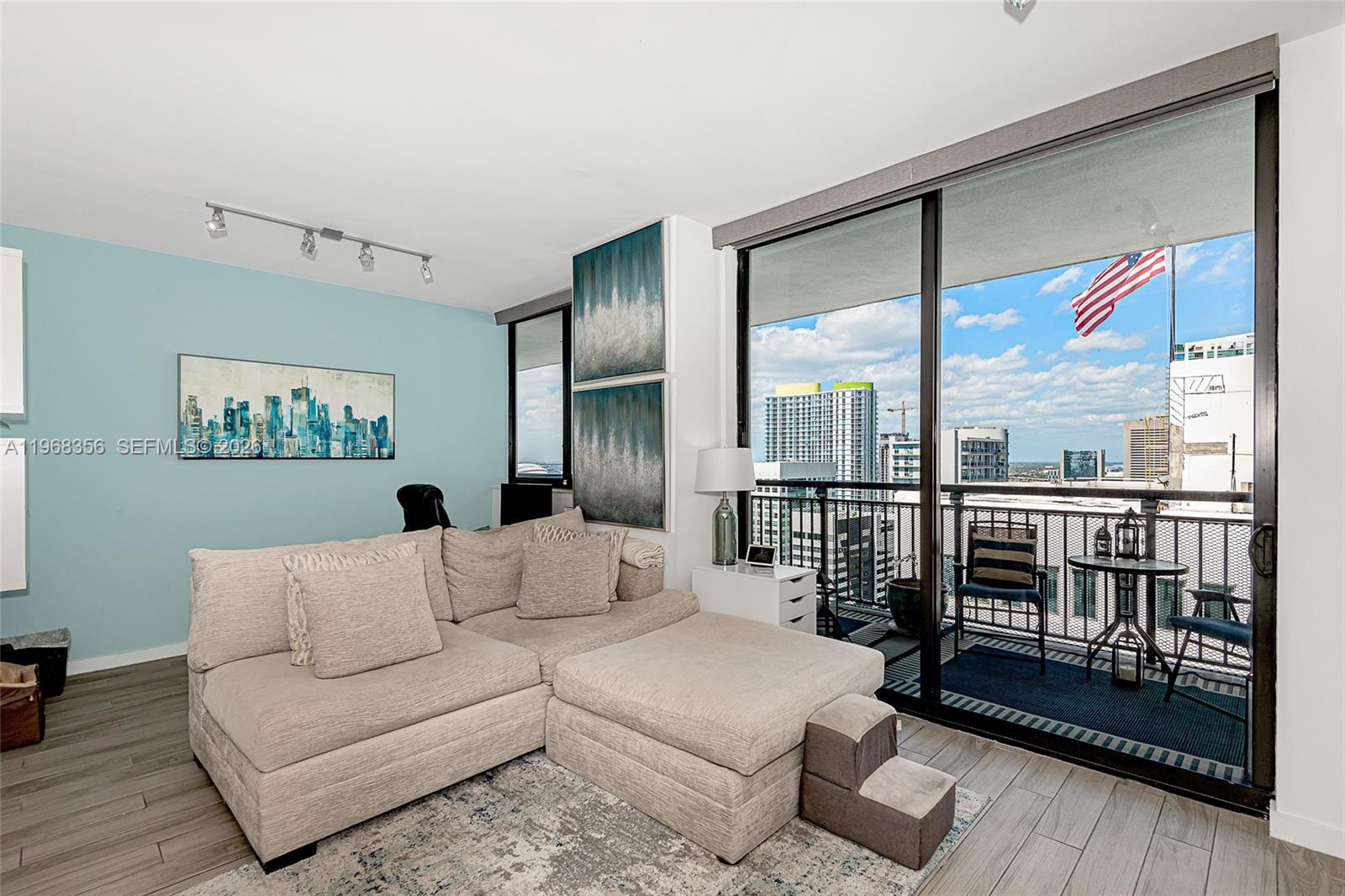 View photos, virtual tours, details... 999 SW 1st Ave 3215