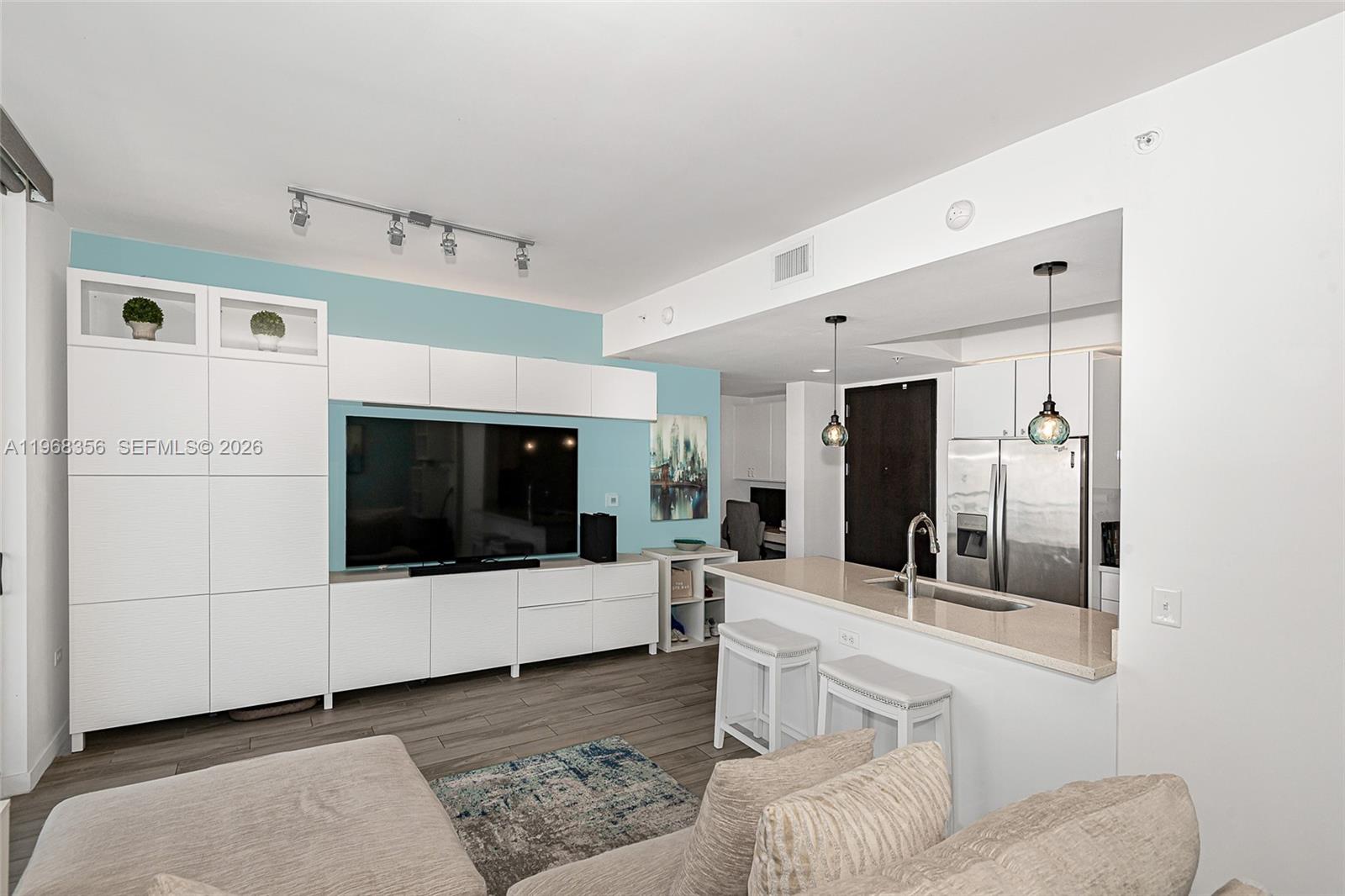 View photos, virtual tours, details... 999 SW 1st Ave 3215