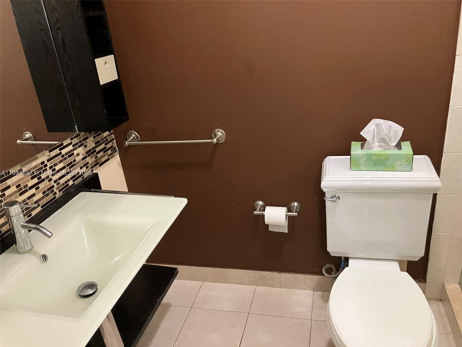 COURTYARDS AT KENDALL CON - Residential Lease