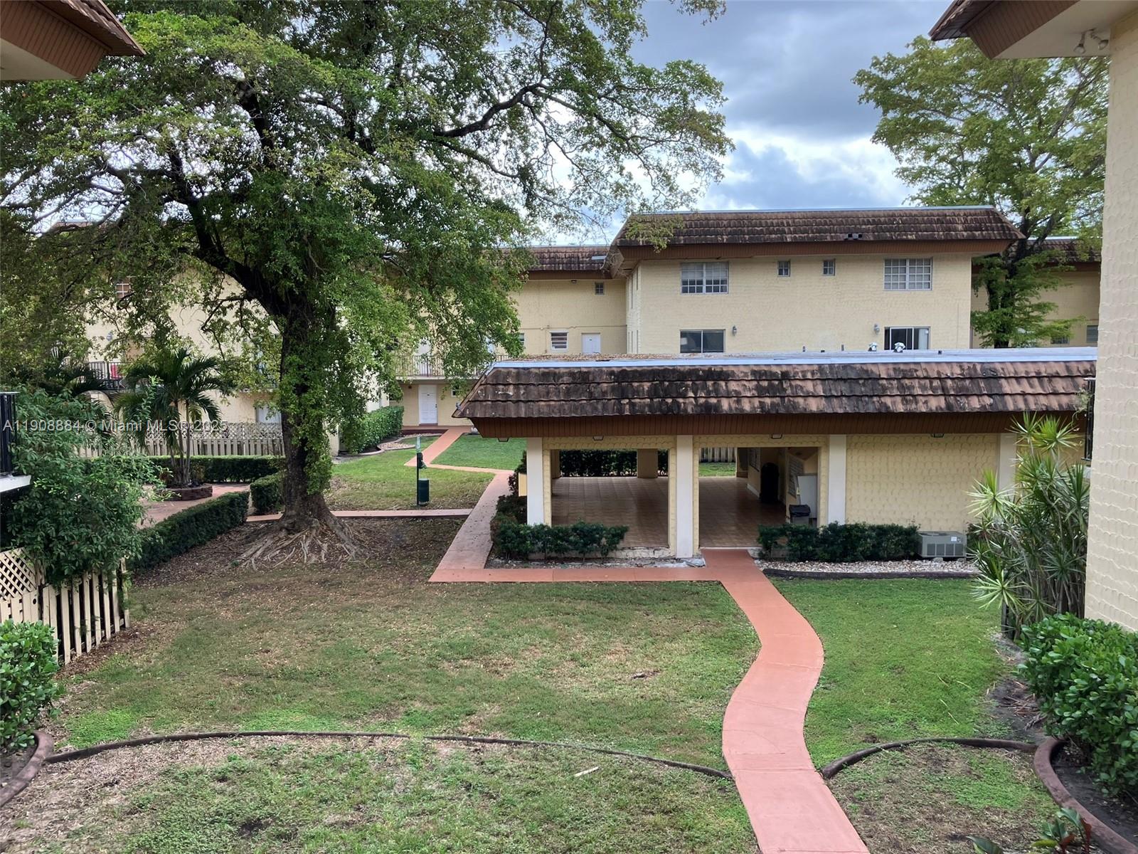 COURTYARDS AT KENDALL CON - Residential Lease