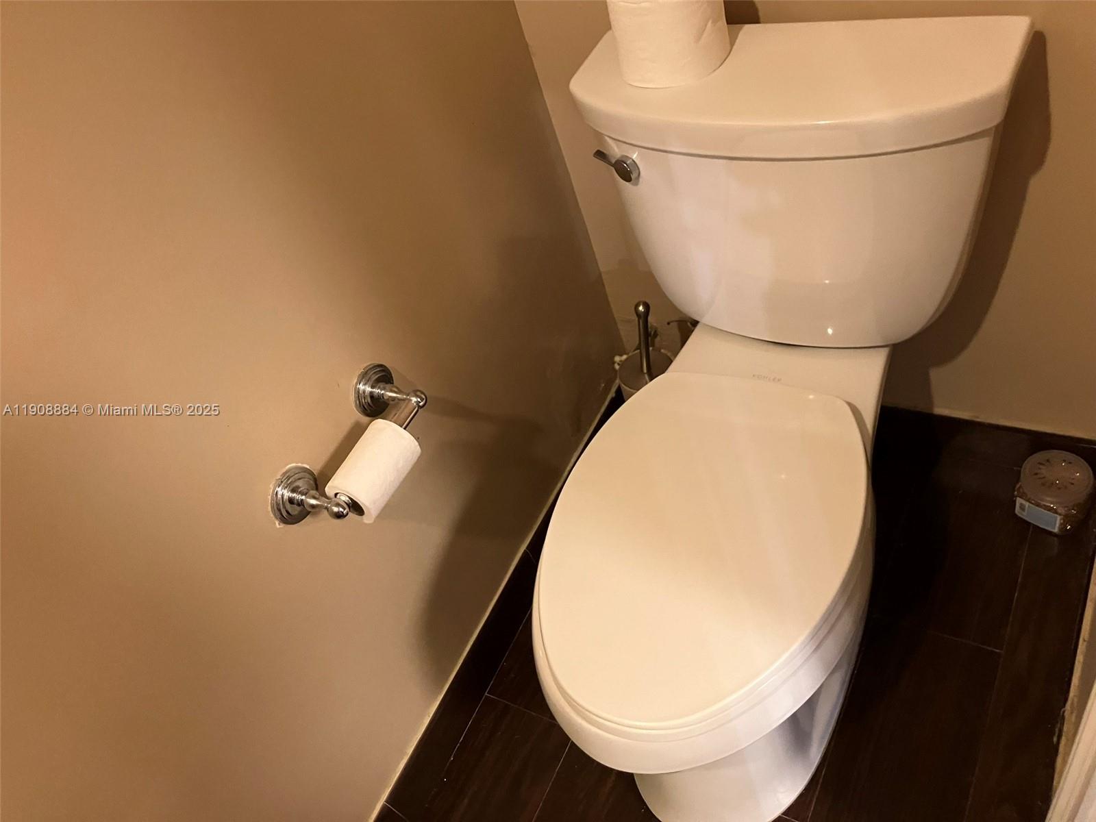 COURTYARDS AT KENDALL CON - Residential Lease