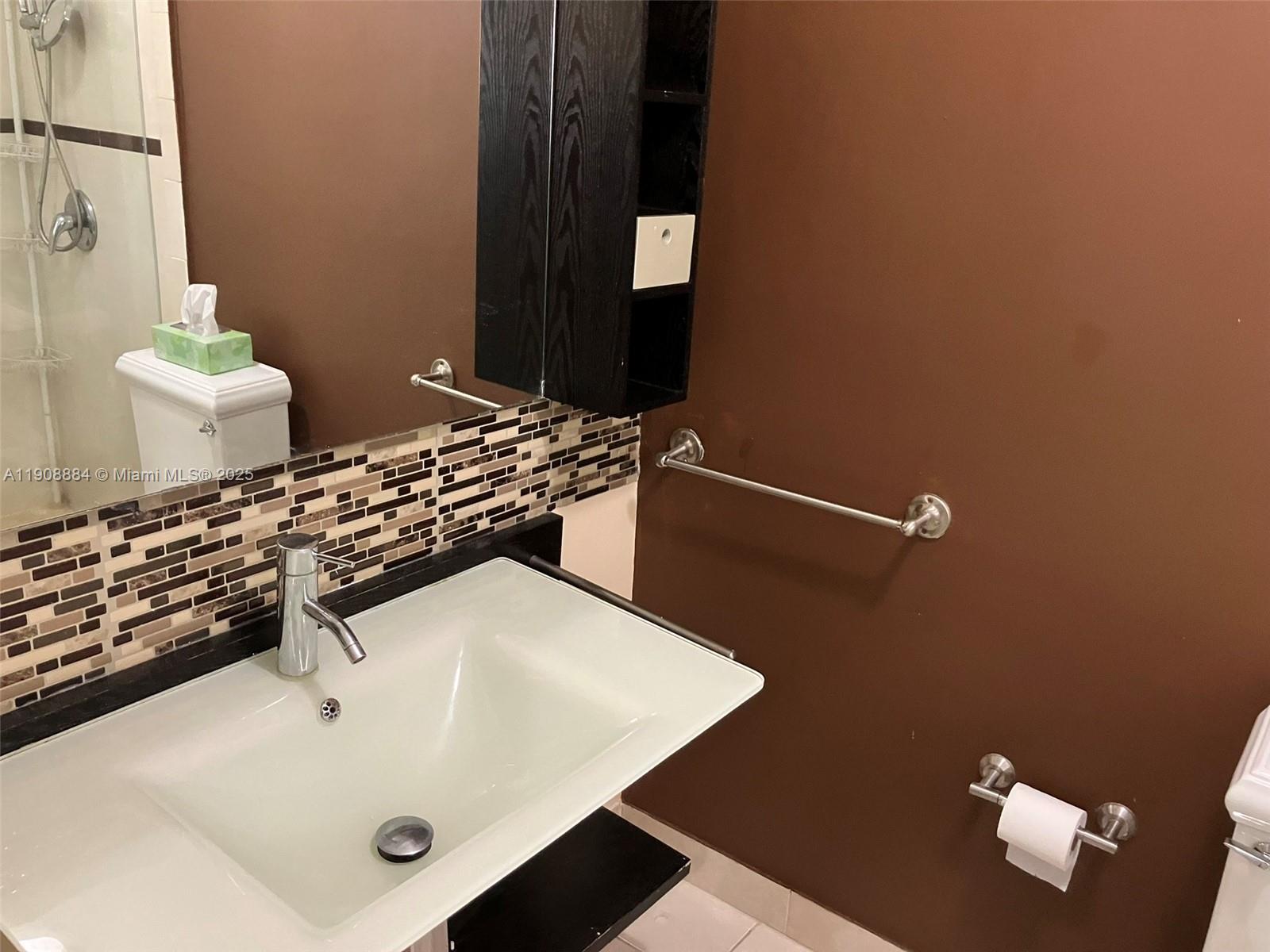 COURTYARDS AT KENDALL CON - Residential Lease