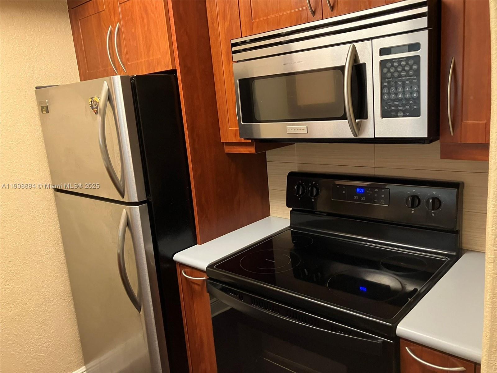 COURTYARDS AT KENDALL CON - Residential Lease