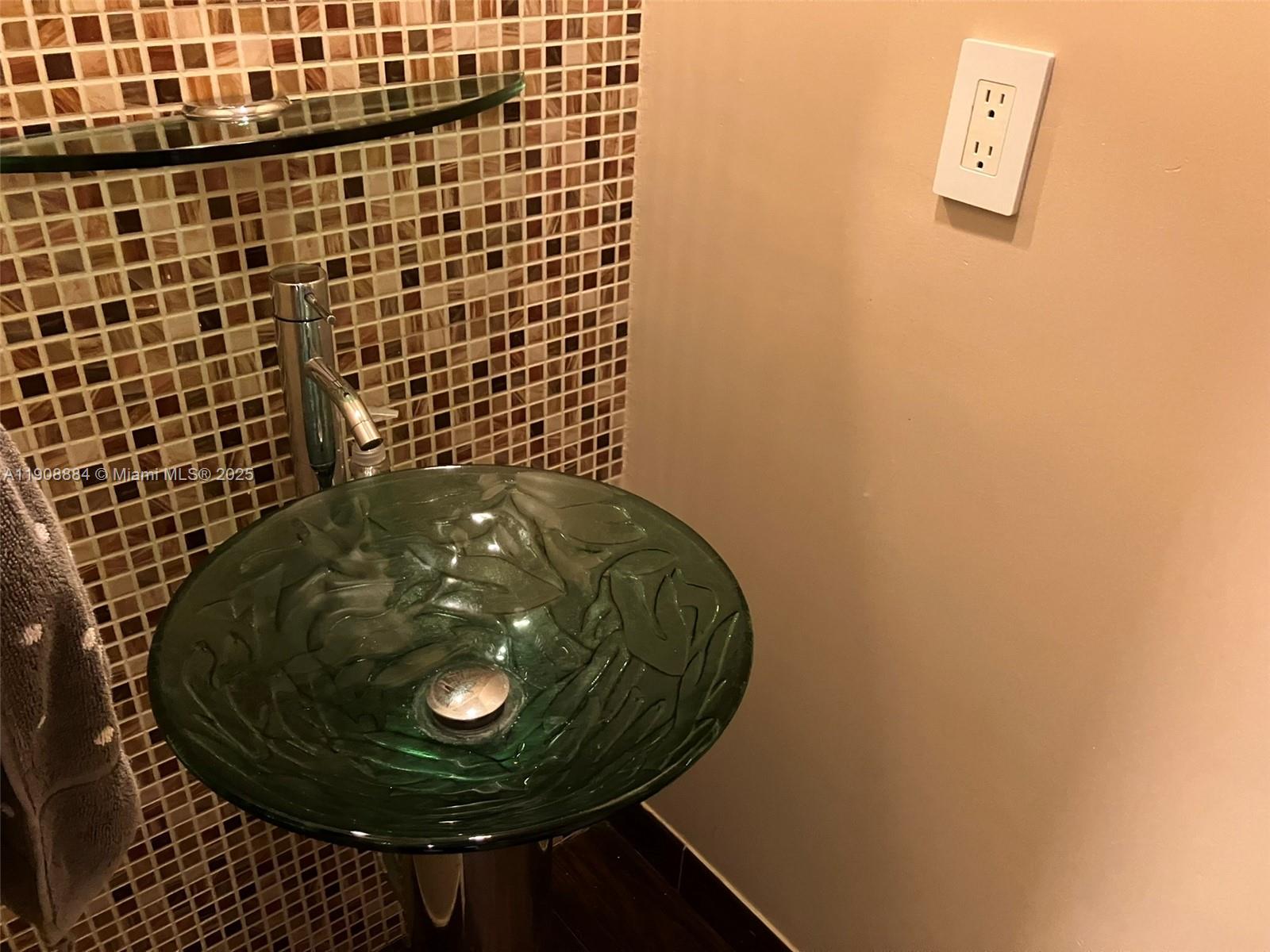 COURTYARDS AT KENDALL CON - Residential Lease