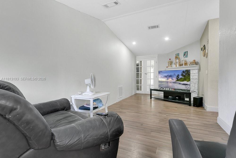 WILLISTON HLNDS - Residential