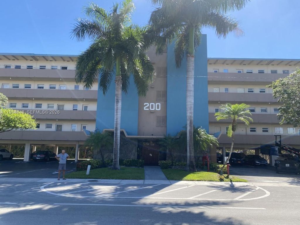 Photo of 200 NE 14th Ave #419, Hallandale Beach, FL 33009 (MLS # A11984648)