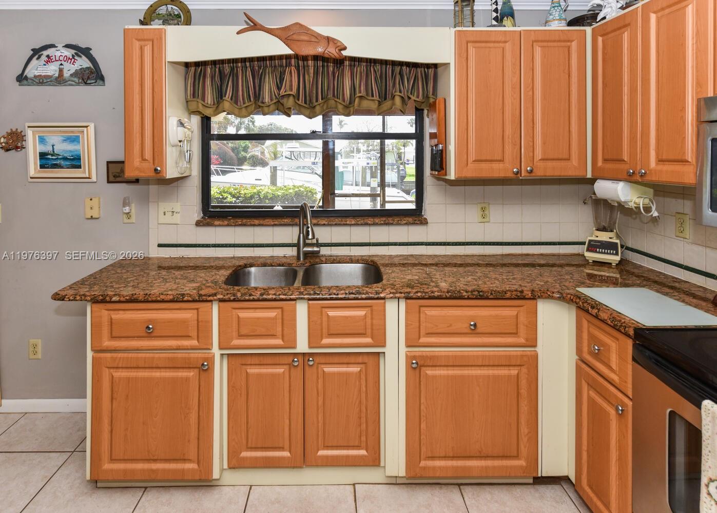 LIGHTHOUSE POINT - Residential