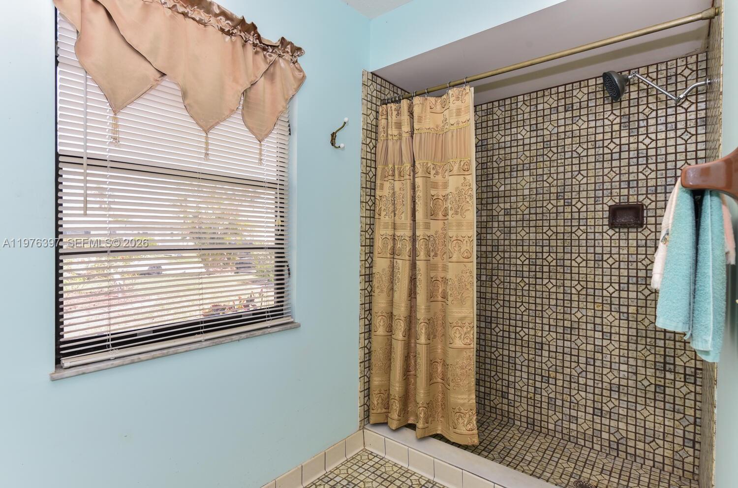 LIGHTHOUSE POINT - Residential