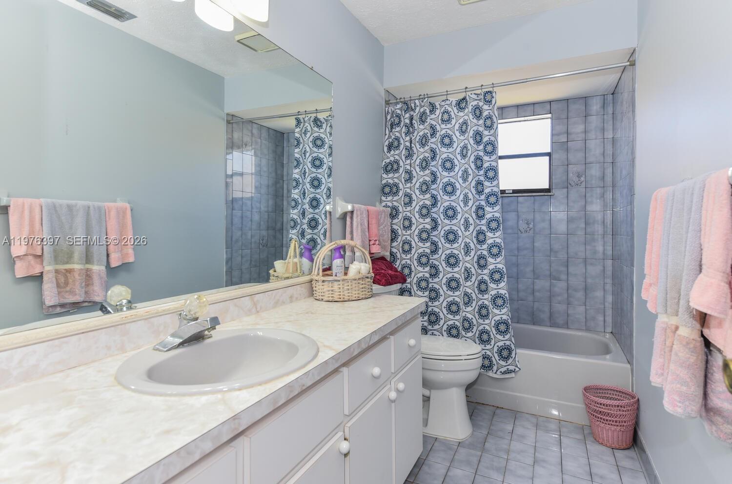 LIGHTHOUSE POINT - Residential