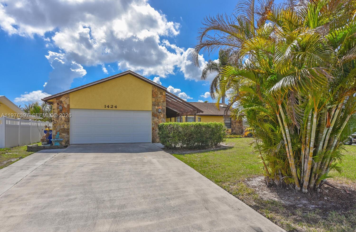 LIGHTHOUSE POINT - Residential