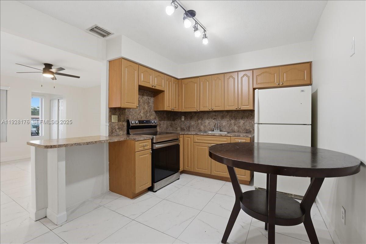 EVERGLADES PARK - Residential Lease