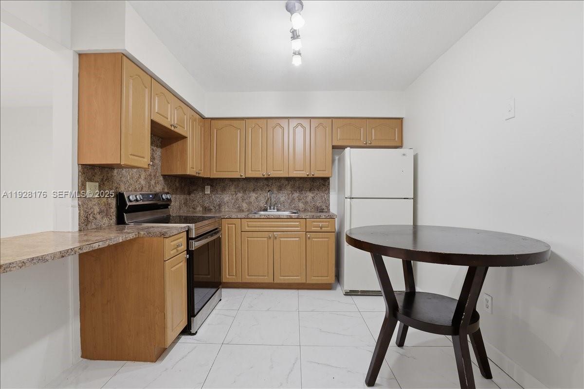 EVERGLADES PARK - Residential Lease