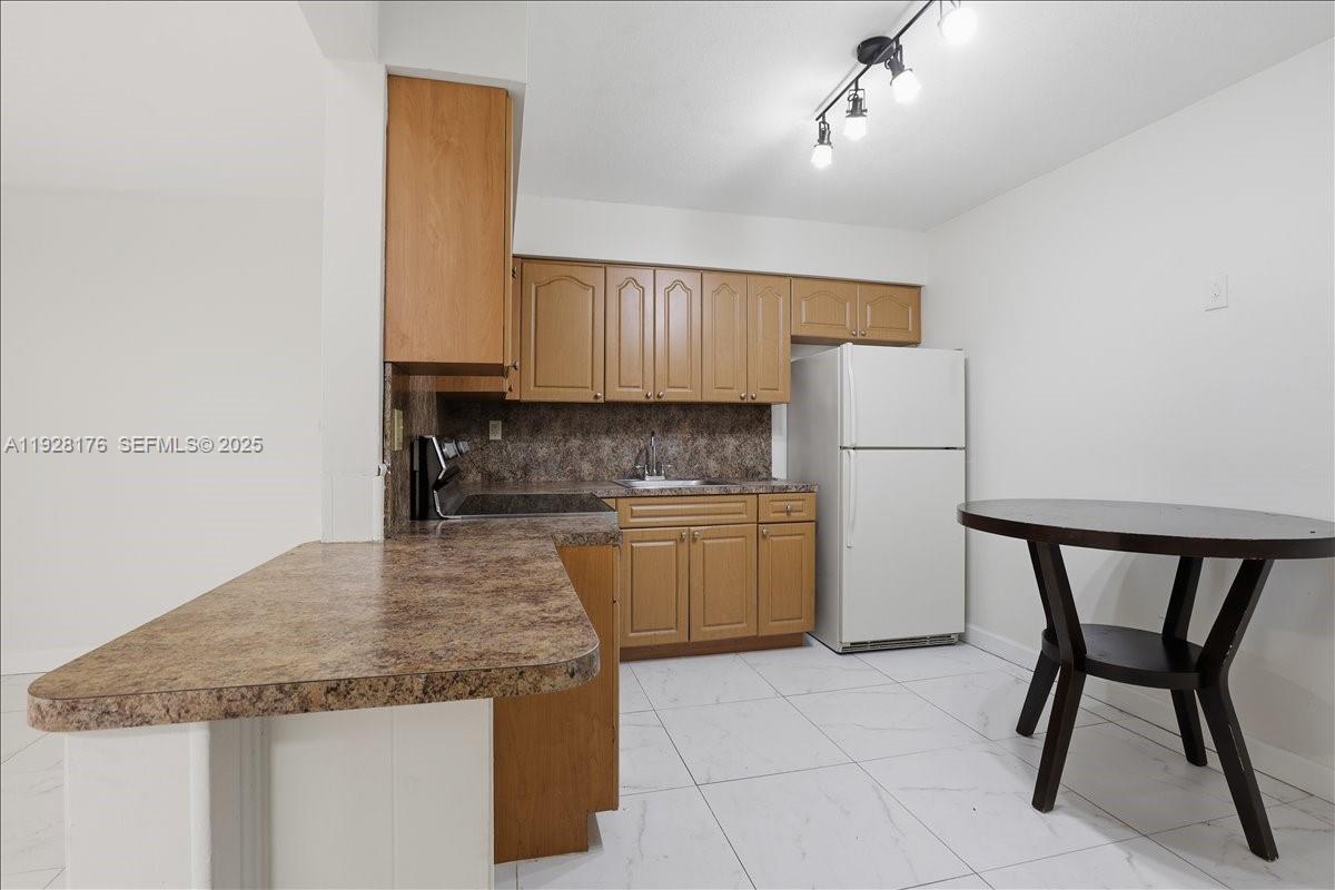 EVERGLADES PARK - Residential Lease