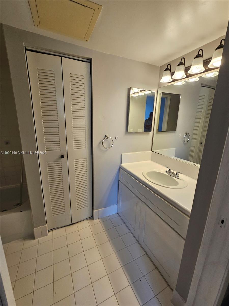 ST ANDREWS AT BOYNTON BEA - Residential Lease