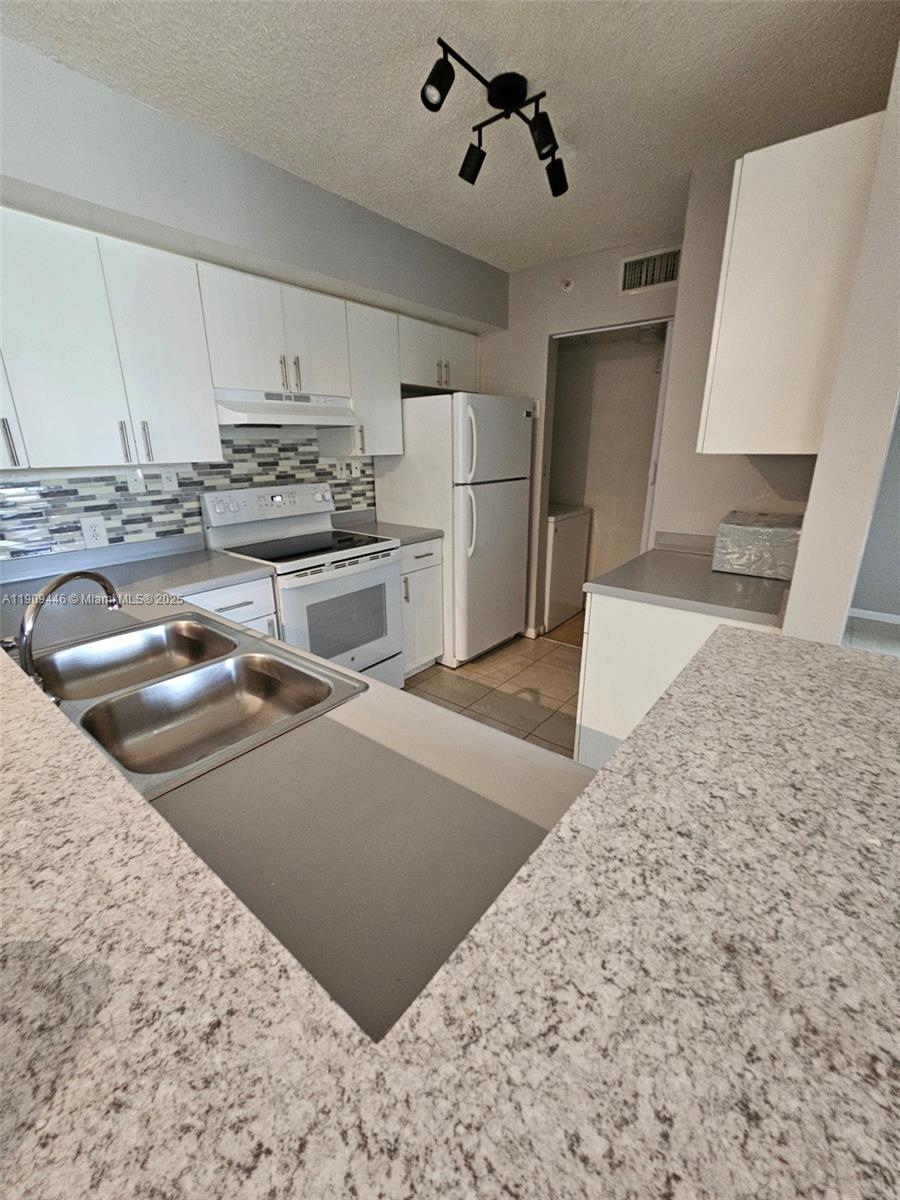 ST ANDREWS AT BOYNTON BEA - Residential Lease