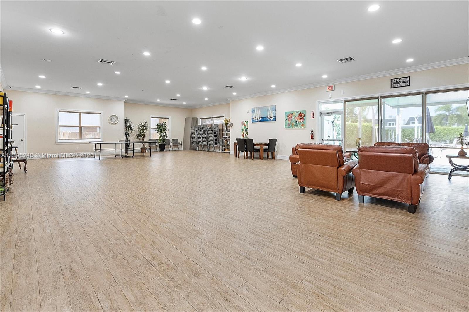 TOWNHOUSES OF VENETIAN PA - Residential Lease