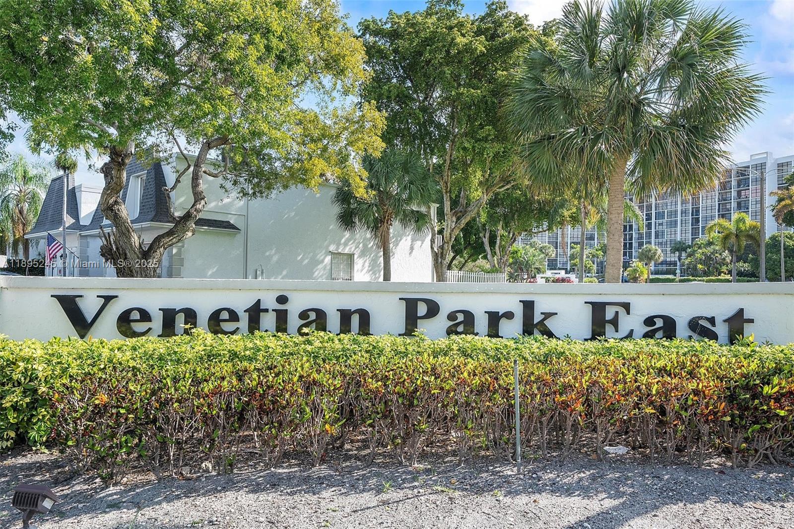 TOWNHOUSES OF VENETIAN PA - Residential Lease