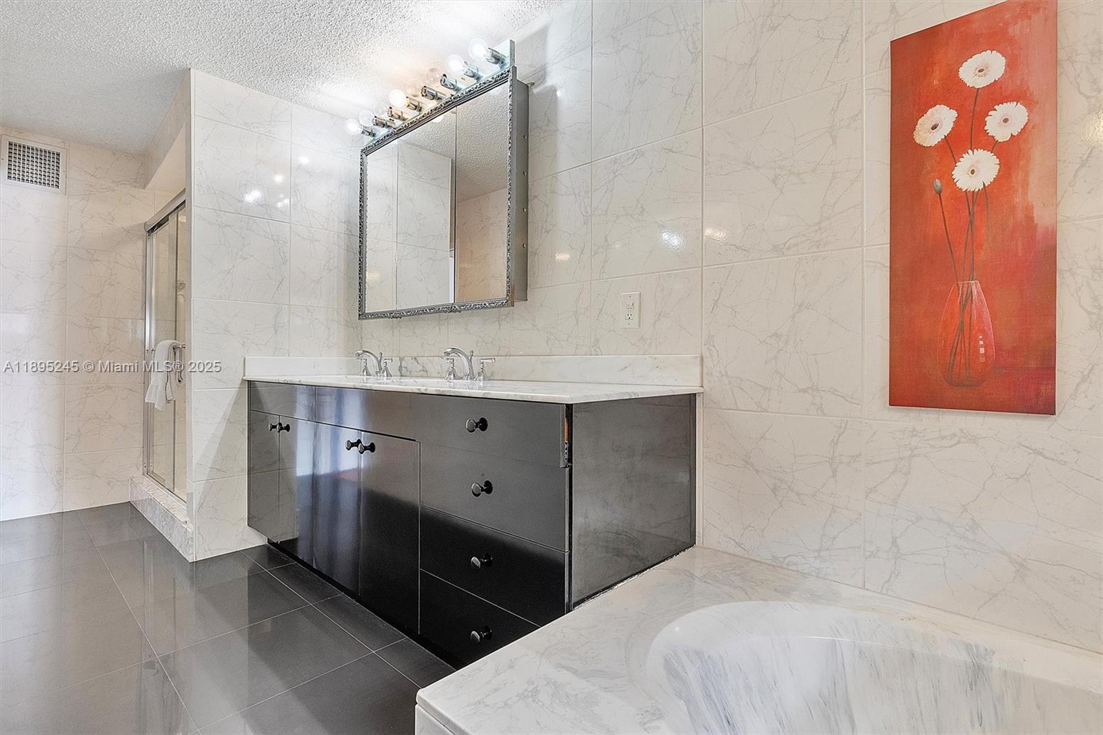 TOWNHOUSES OF VENETIAN PA - Residential Lease